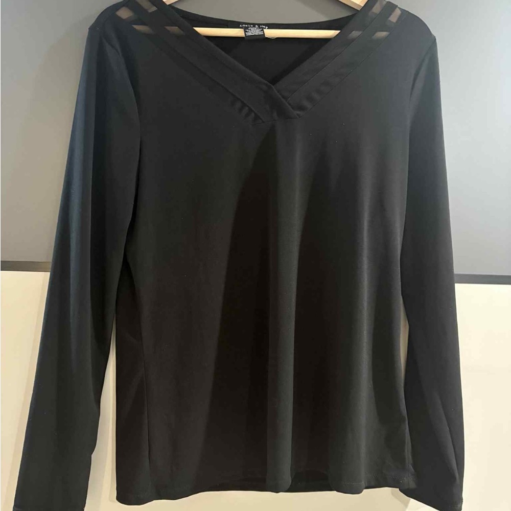 Chic Black V-Neck Long Sleeve Top